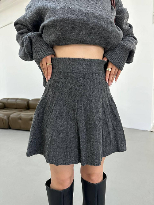 Жіночий в'язаний костюм светр оверсайз і стильна спідничка 70% Акрил 30% котон Графіт Одеса - фото 4