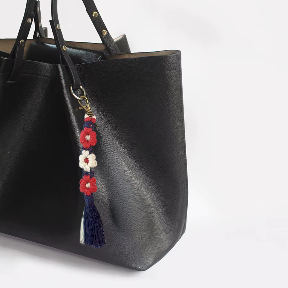 Набір макраме для ручного плетіння і в'язання брелока "Квіти" для ключів і аксесуарів 20х2.2 см, темно-синій Кам'янець-Подільський - фото 3