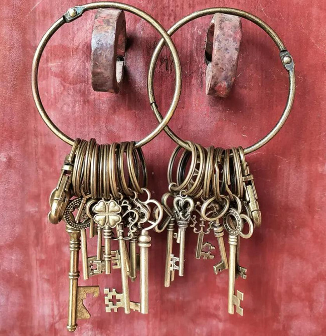 Вінтажна підвіска-брелок «Зв’язка з 10 ключів» | Бронзовий декоративний аксесуар, довжина 19 см Київ - фото 3