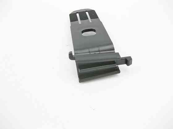 Mercedes-Benz  A2128855614 Новий пластиковий верхній тримач - кронштейн радіаторної решітки центральний E-Class W212 Одесса