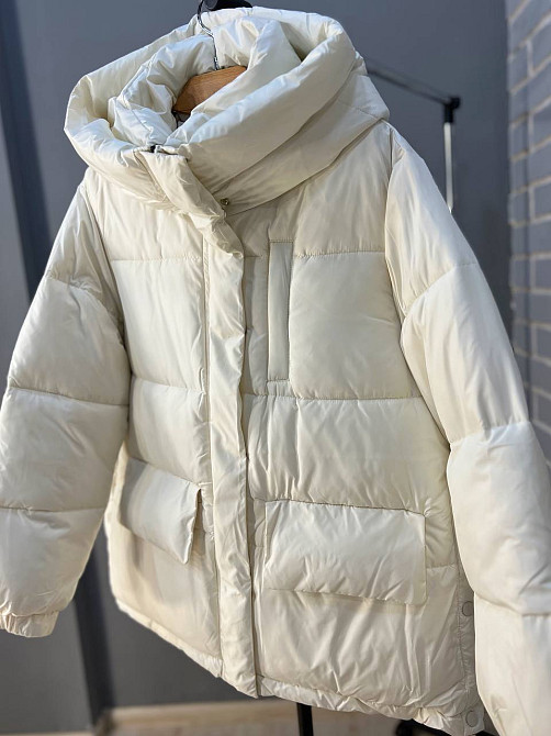 Куртка жіноча Lady Yep 9013 пуффер подовжена накладені кишені з капюшоном молочна, молочний, 42 Київ - фото 12