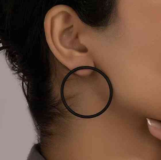 Сережки-кільця 4 см чорні, круглі жіночі сережки з застібкою гвоздик Київ