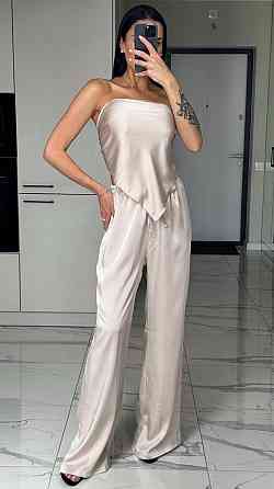 Женский трендовый легкий костюм двойка: топ-бандо и широкие брюки дабл шелк Шампань Одесса