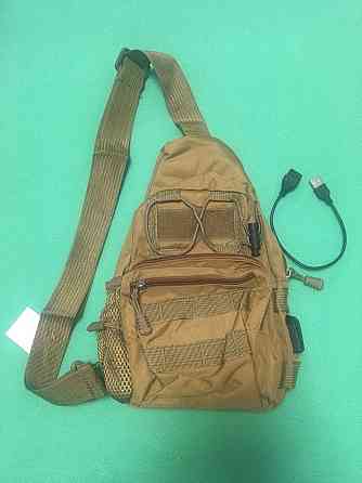 Мужская сумка тактическая через плечо песочного цвет, нагрудная сумка, размер 35*21см, 3 кармана, с USB шнуром Киев