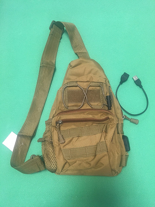 Мужская сумка тактическая через плечо песочного цвет, нагрудная сумка, размер 35*21см, 3 кармана, с USB шнуром Киев - изображение 1
