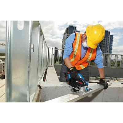 Дисковая пила Bosch GKM 18V-50, 18V, 2x5Ah, 136 мм, 4250 об/мин (0.601.6B8.002) Винница