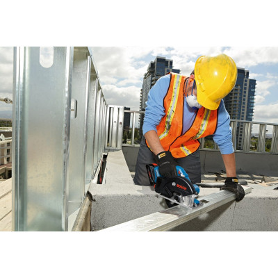 Дисковая пила Bosch GKM 18V-50, 18V, 2x5Ah, 136 мм, 4250 об/мин (0.601.6B8.002) Винница - изображение 6