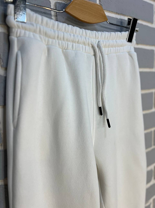 Штаны женские Quzen 399 спортивные джоггеры на резинке утепленные на флисе белые, белый, M Киев - изображение 18