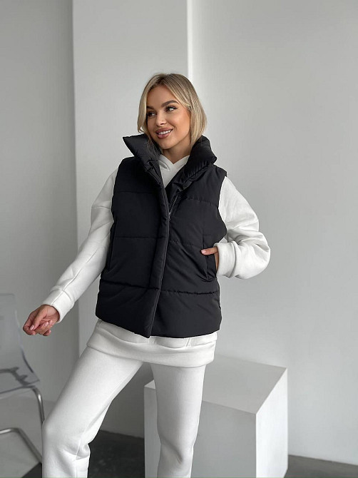 Жіноча тепла жилетка на блискавці без капюшона плащівка на синтепоні Чорний, 46/48 Одеса - фото 1