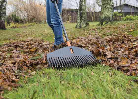 Віялові Граблі для Листя Fiskars "Solid L" (1003465/135016) Алюмінієві ,Пластик Нововолинськ