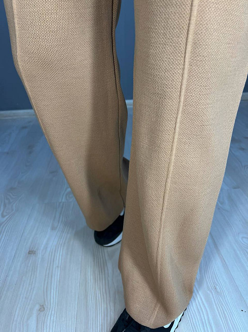 Брюки женские My fashion 202401 клеш от бедра со стрелкой шнурок га талии машинная вязка one size, карамель, one size Киев - изображение 18