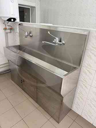 Умывальник локтевой на две секции с тумбой Киев