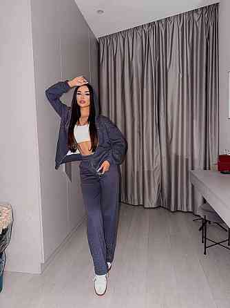 Женский стильный повседневный костюм со стразами свободного кроя трехнить Графит, 48/50 Одесса