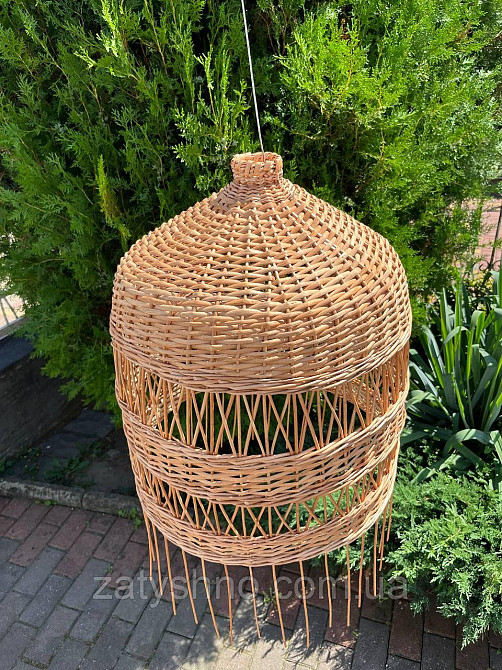 Плетеная люстра из лозы  в кафе Киев - изображение 2