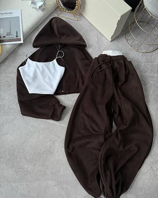 Жіночий теплий прогулянковий костюм - трійка: укорочена кофта, топ та штани у стилі оверсайз двухсторонній фліс + мікродайвінг Одеса - фото 1