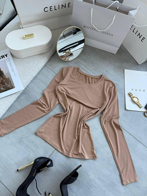 Жіночий базовий лонгслів із віскози Беж Одеса - фото 3