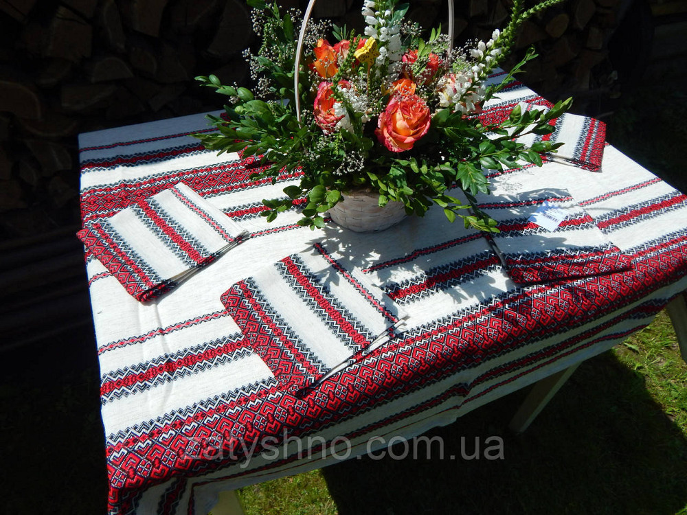 Вышитая скатерть красная на льне и салфетки Киев - изображение 3