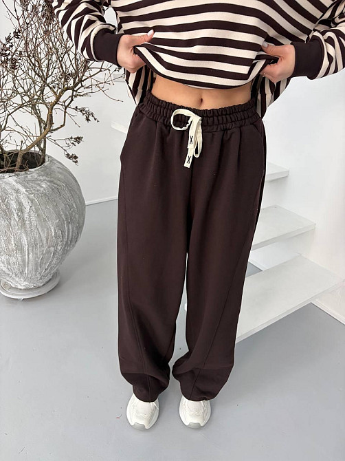 Женский стильный повседневный костюм поло на пуговицах, брюки палаццо тринитка. Шоколад Одесса - изображение 4