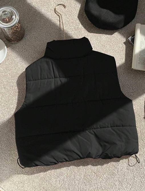 Жіноча укорочена жилетка з кишенями на блискавці плащівка на синтепоні Чорний, 42/44 Одеса - фото 5