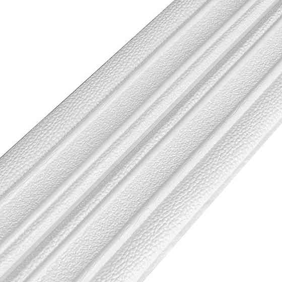 Білий самоклеючий плінтус Київ