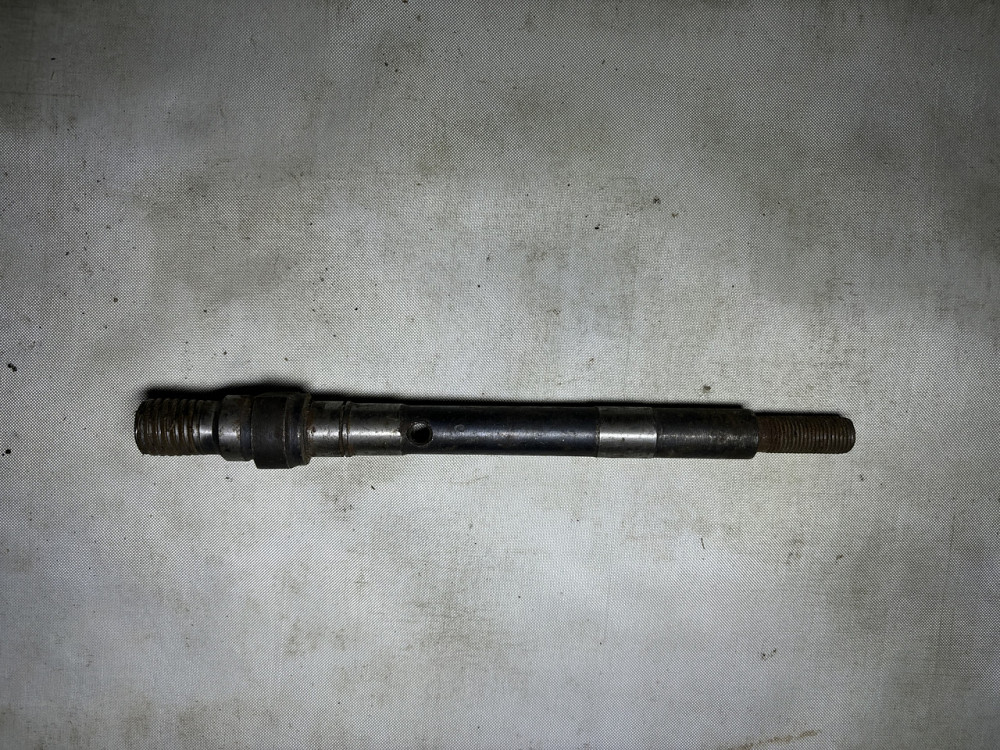 Вісь ротора центрифуги ЯМЗ. 236-1028031-А2. Харків - фото 1