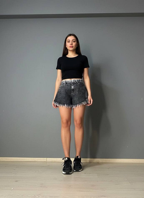 Шорти жіночі джинсові Liana 4-037 короткі розкльошені А-силует з бахромою і ременем чорні, чорний, 30, 30, 77 см Київ - фото 3