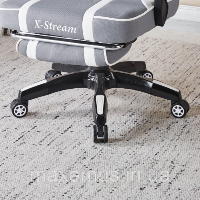 Компьютерное кресло для геймера из ткани с подставкой для ног и регулировкой спинки B-141 бело-серое Мостиска - изображение 6