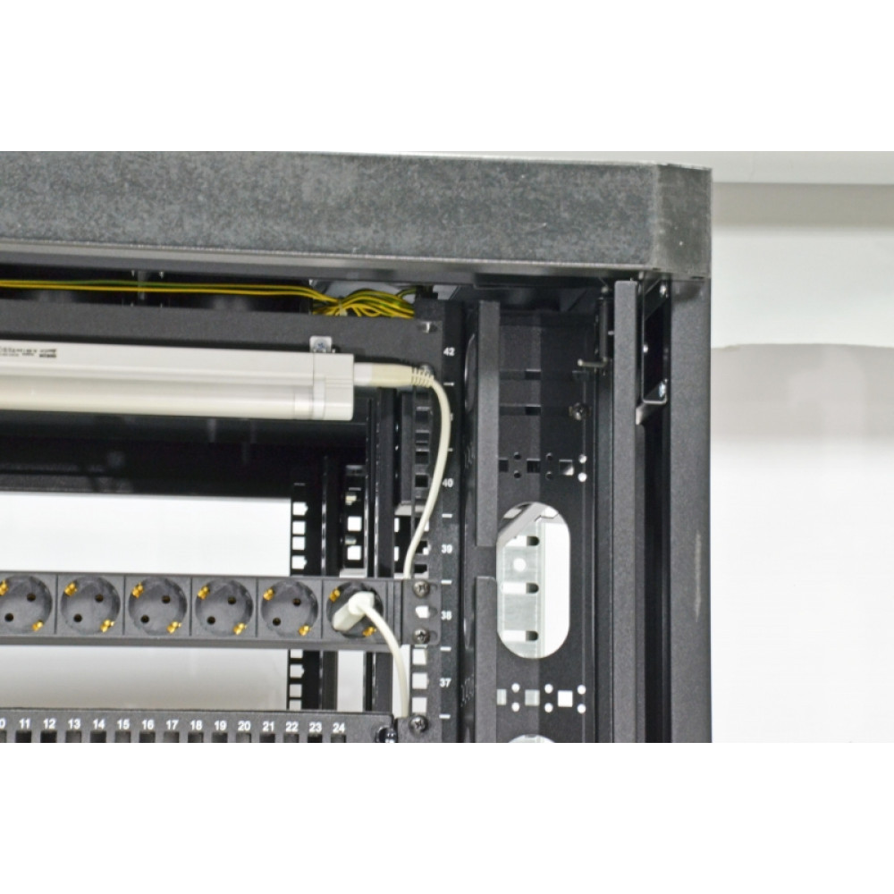 Боковий організатор кабелю з кришкою до шаф CMS MGSE 42U, чорний Киев - изображение 11