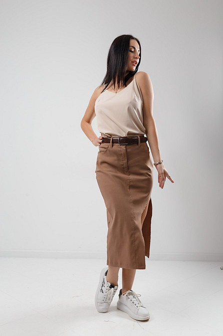 Юбка с фигурным разрезом 