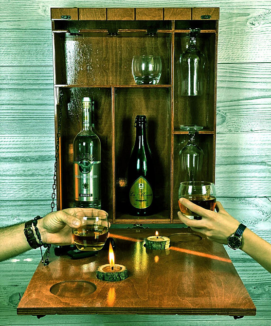 Настенный бар 