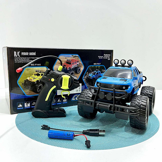 Машина Джип на радіокеруванні акумулятор USB зарядка світло 25 см Синя (Y14-7A) Чернігів - фото 1