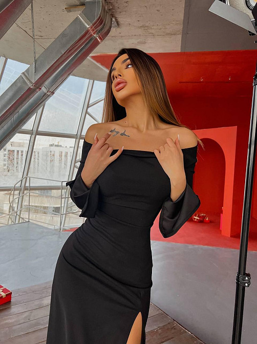 Женское элегантное праздничное платье с разрезом на ножке Одесса - изображение 4