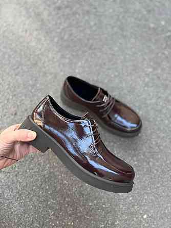 Notta bene Топсайдери жіночі з натуральної лакованої шкіри на низькому ходу шоколадні демісезон Коломия