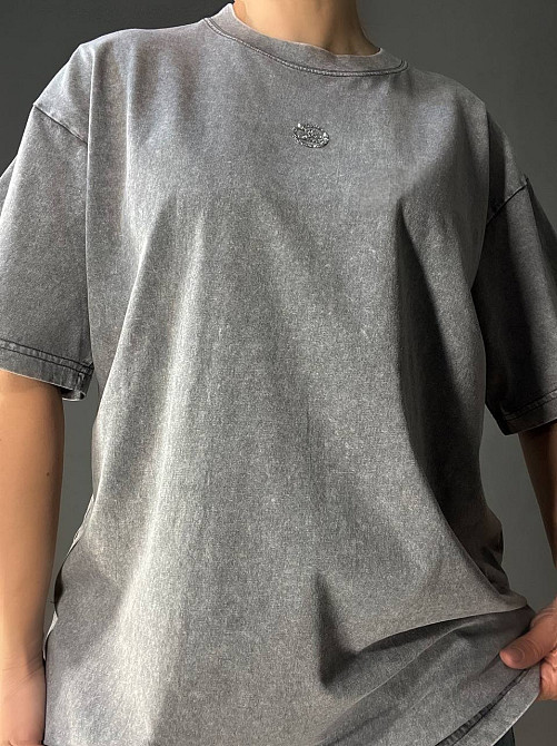 Футболка жіноча A-N 26089 тай-дай оверсайз з камінчиками літера B, сірий, one size Київ - фото 9