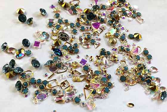 Стрази Swarovski мікс різні розміри і форми + формочки різних форм (1400 шт) АВ , сині й лілові. Київ