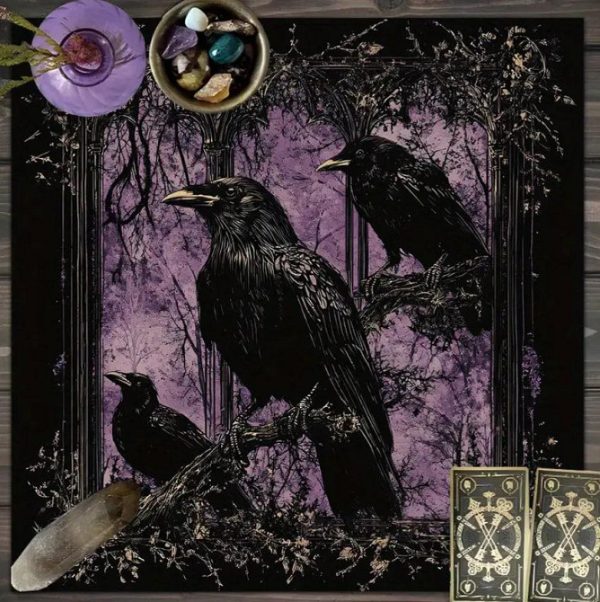 Вівтарна скатертина 49×49 см з воронами на фіолетовому тлі — готичний декор для Таро, рун і ритуалів Київ - фото 3