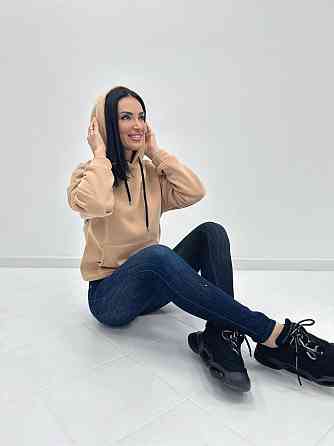 Однотонный батник с капюшоном 