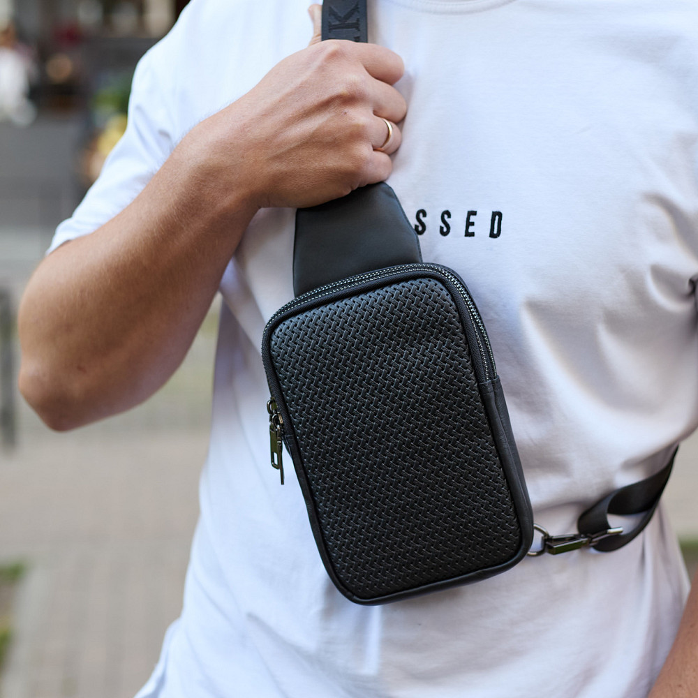 Мужская сумка-слинг через плечо 13х20х5, нагрудная бананка с узором для телефона, черная Киев - изображение 9