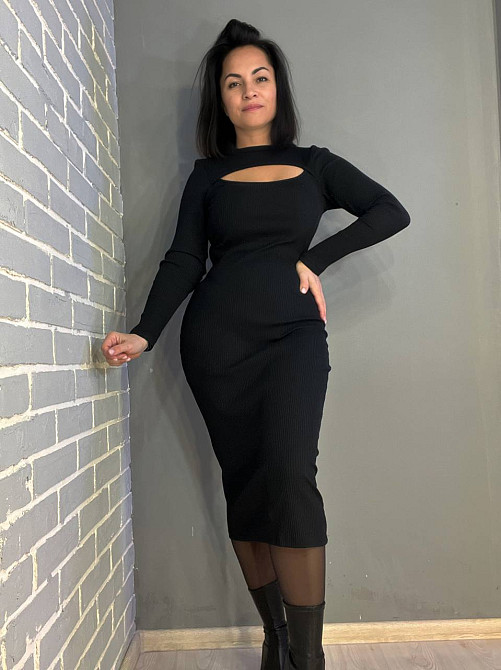 Платье женское ARBESH 3001 в рубчик вырез на груди длинное трикотажное one size черное, черный, one  Одесса - изображение 1