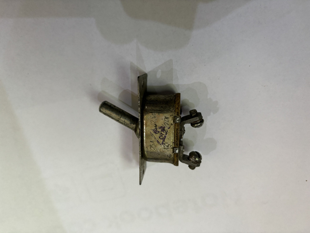 Вимикач (тумблер) 4602.3710. СССР. Харків - фото 1