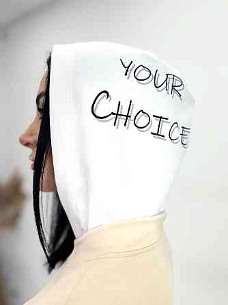 Женский костюм-двойка с капюшоном 