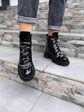 SOTHBY'S Черевики жіночі Sothby 's чорні шкіра лакована зима 37р.38р.39р. (4279) Коломыя