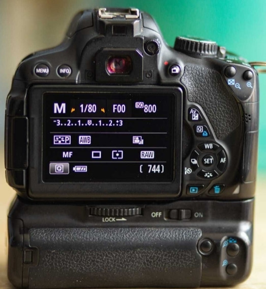 Фотоапарат Canon 650 body Київ - фото 6