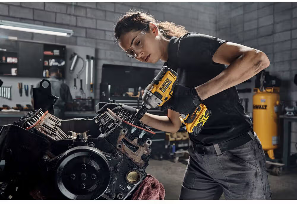 Профессиональный гайковерт ударный аккумуляторный бесщеточный DeWALT DCF892P2T : с АКБ 2шт-18V 5Ah, 1084 Hm Киев - изображение 8