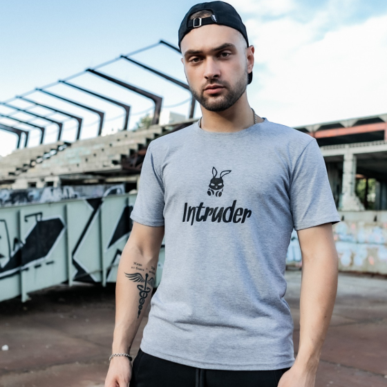 Чоловіча футболка Intruder Bunny бавовна c лого та написом класична однотонна Туреччина сіра Одеса