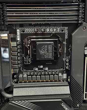 Материнська плата: AORUS Z490 Xtreme LGA 1200+ оперативки Київ