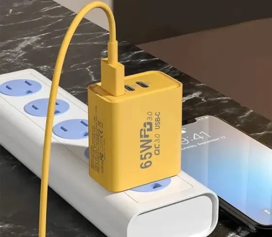Адаптер USB та 2 TYPE C 65W для заряджання портативних пристроїв на 3 роз'єми, підтримка швидкої зарядки Одеса