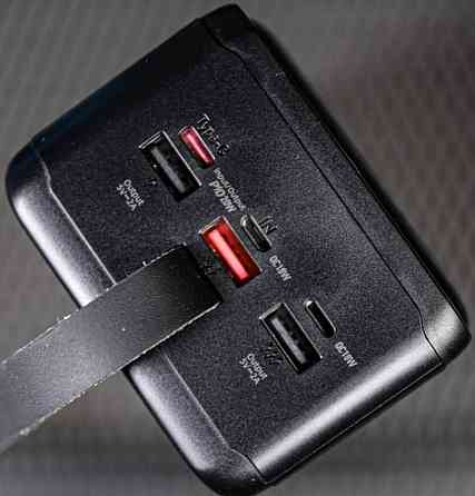 Чорний павербанк 60000mAh 22.5W з швидкою зарядкою та ліхтариком. Київ