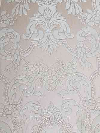 Шпалери вінілові на флізеліні Rasch Trianon Xlll 0.53х10 класика структурні вензелю квіти білі на кремовому Київ