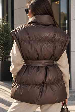Жилетка женская Lady Yep 10012 удлиненная утепленная оверсайз с поясом коричневая, коричневый, 46 Киев